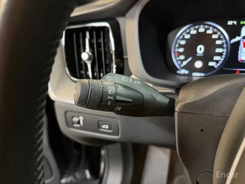 2020 Volvo XC60 с пробегом 38 830 км