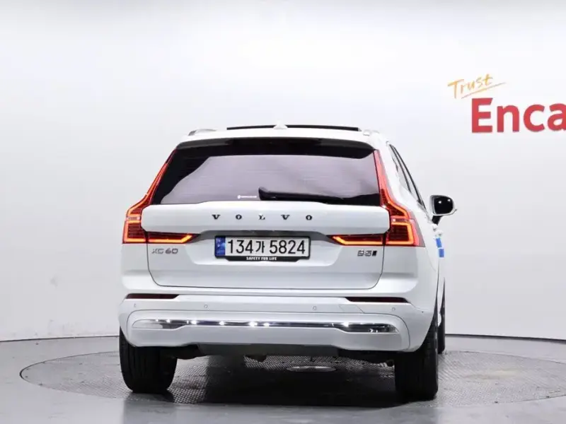 2023 Volvo XC60 с пробегом 61 169 км