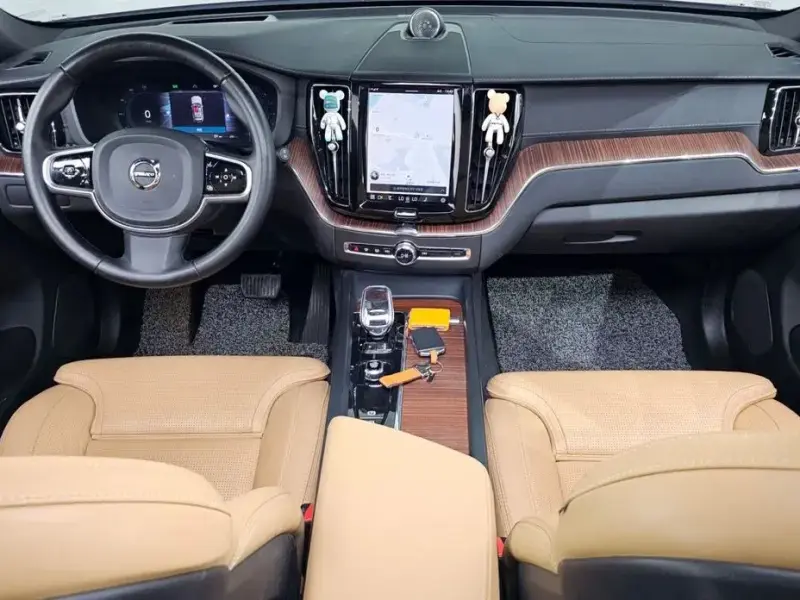 2023 Volvo XC60 с пробегом 61 169 км