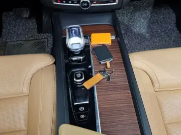 2023 Volvo XC60 с пробегом 61 169 км