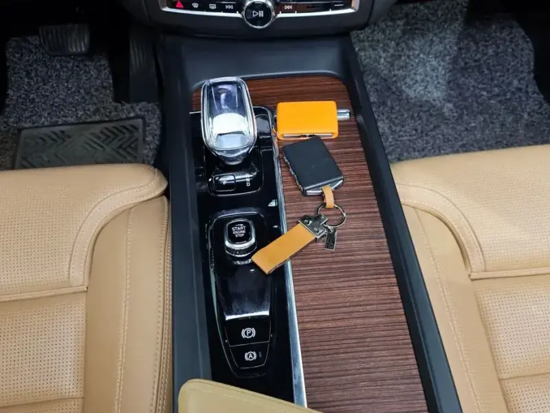2023 Volvo XC60 с пробегом 61 169 км