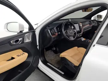 2023 Volvo XC60 с пробегом 61 169 км