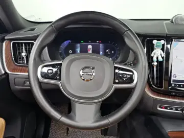 2023 Volvo XC60 с пробегом 61 169 км