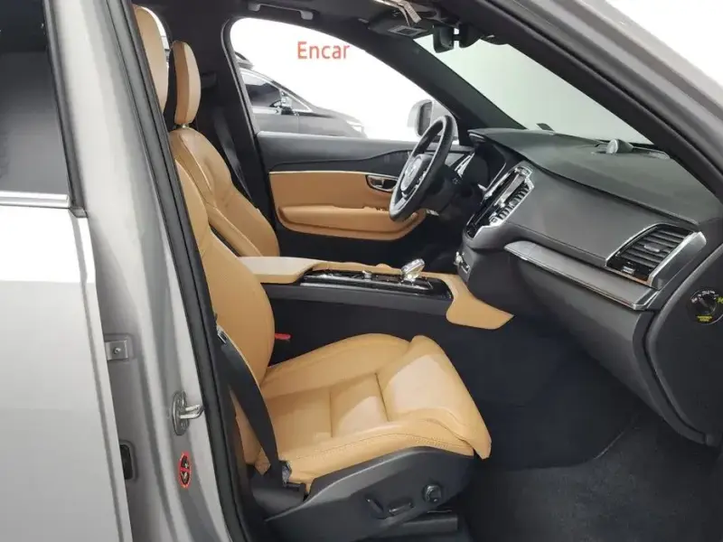 2023 Volvo XC90 с пробегом 65 980 км