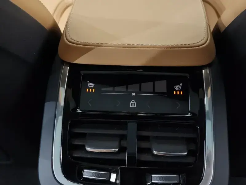 2023 Volvo XC90 с пробегом 65 980 км