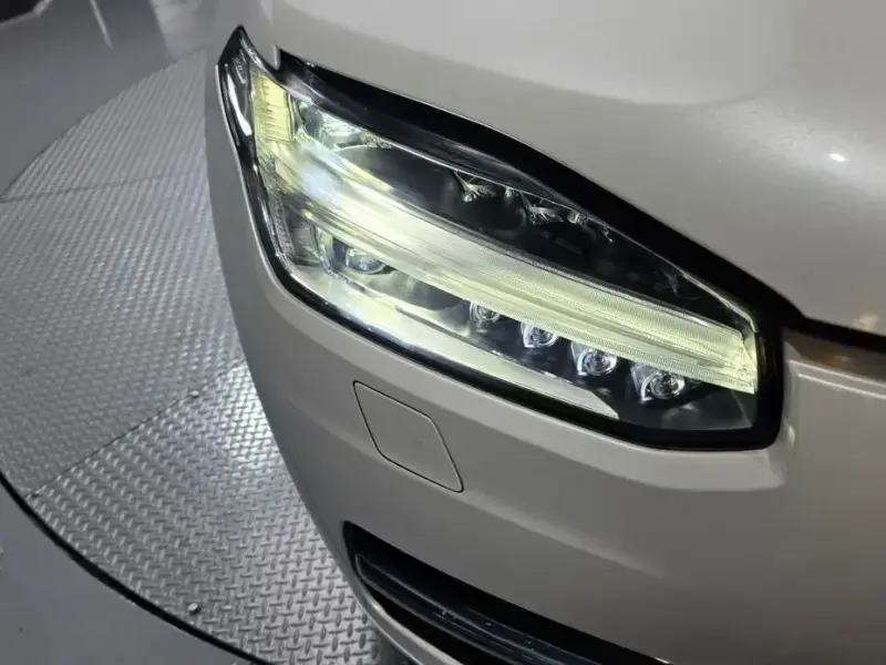 2018 Volvo XC90 с пробегом 85 692 км