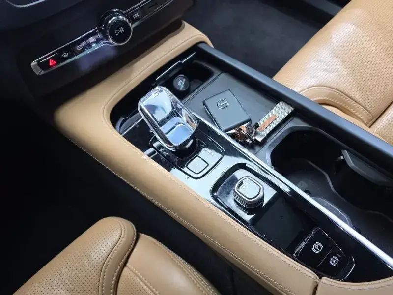 2023 Volvo XC90 с пробегом 64 744 км