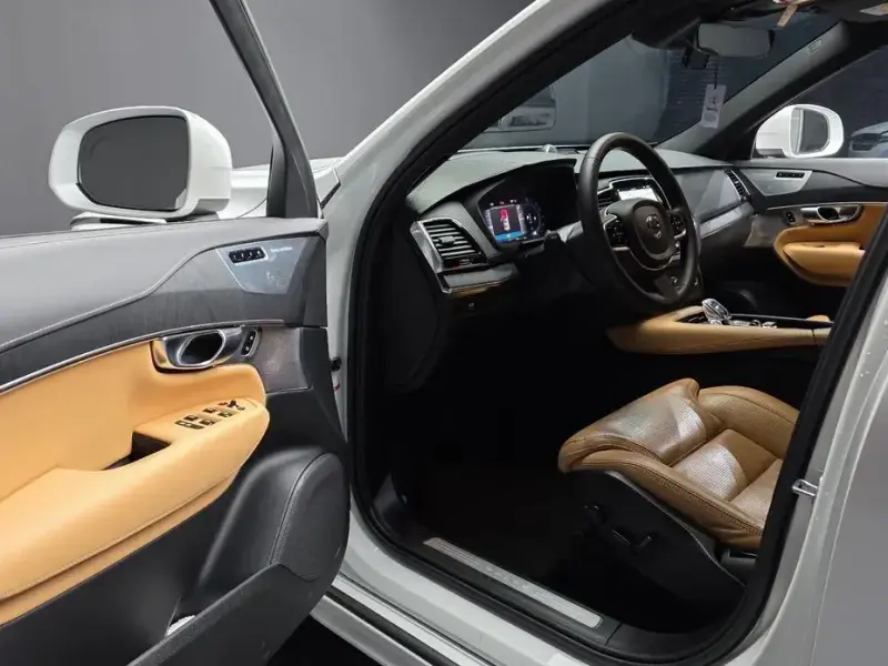 2023 Volvo XC90 с пробегом 64 744 км