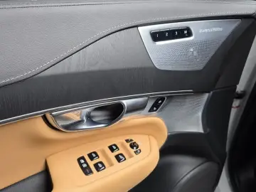 2023 Volvo XC90 с пробегом 64 744 км