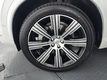 2021 Volvo XC90 с пробегом 42 551 км