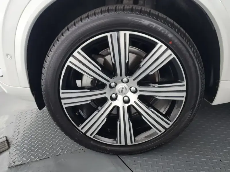 2021 Volvo XC90 с пробегом 42 551 км