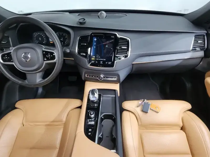2021 Volvo XC90 с пробегом 42 551 км
