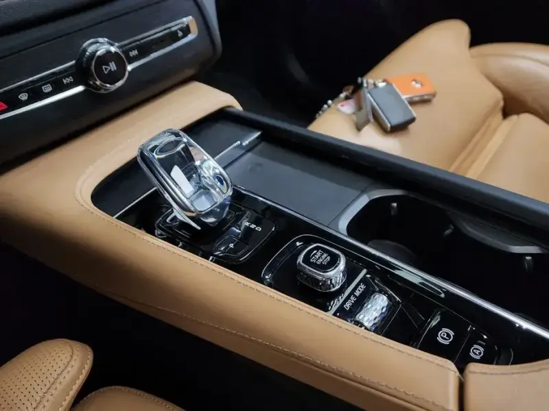 2021 Volvo XC90 с пробегом 42 551 км