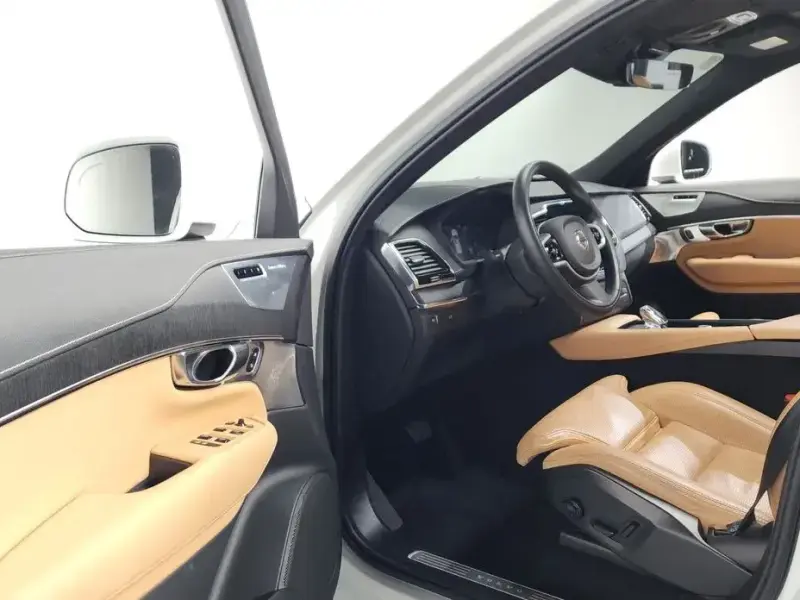 2021 Volvo XC90 с пробегом 42 551 км