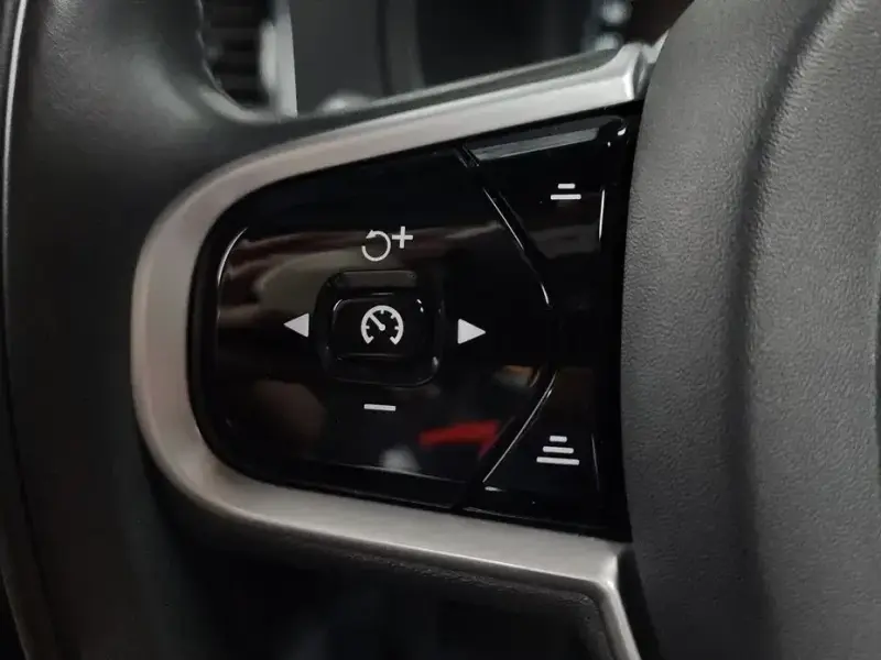 2021 Volvo XC90 с пробегом 42 551 км