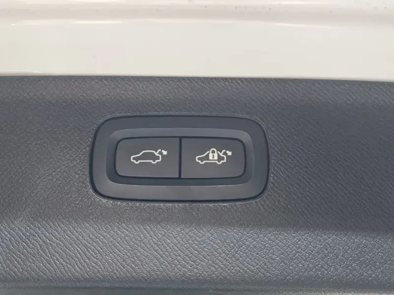 2021 Volvo XC90 с пробегом 42 551 км