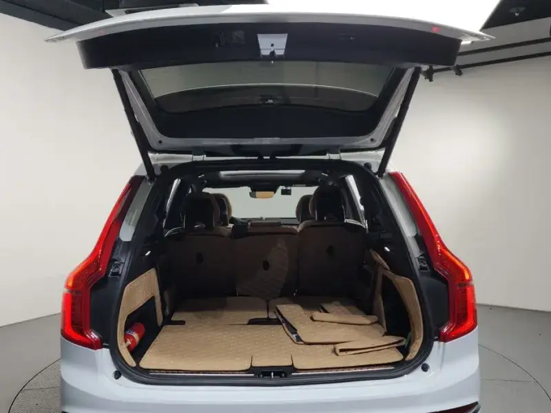 2021 Volvo XC90 с пробегом 42 551 км