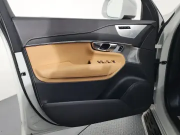 2021 Volvo XC90 с пробегом 42 551 км