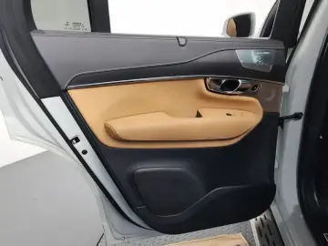 2021 Volvo XC90 с пробегом 42 551 км