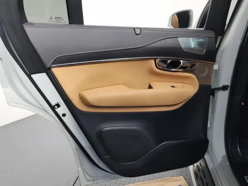 2021 Volvo XC90 с пробегом 42 551 км