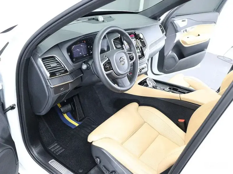 2024 Volvo XC90 с пробегом 38 559 км