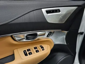 2024 Volvo XC90 с пробегом 22 581 км