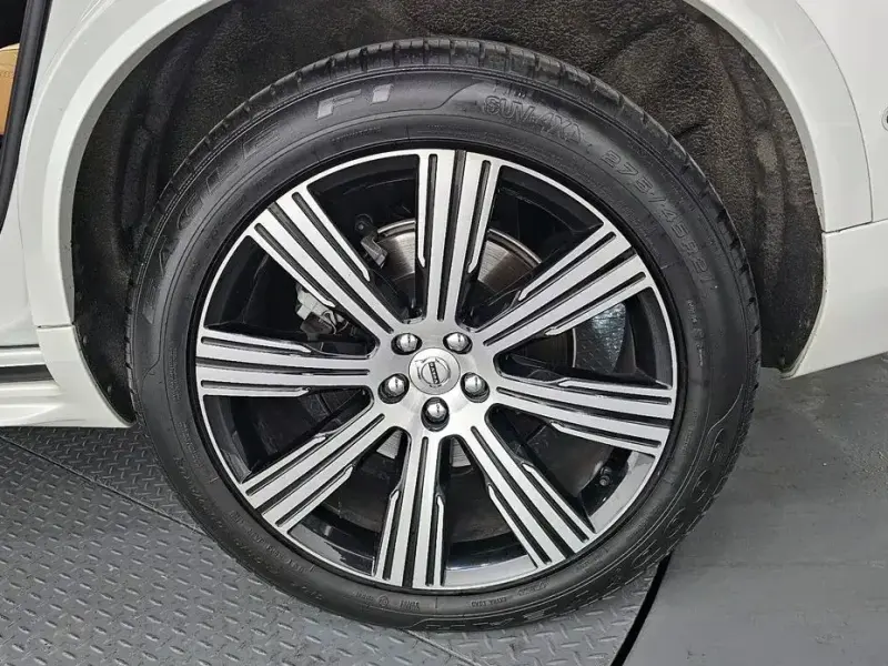 2023 Volvo XC90 с пробегом 95 788 км