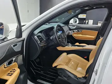 2023 Volvo XC90 с пробегом 95 788 км