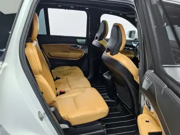 2023 Volvo XC90 с пробегом 95 788 км