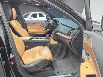 2019 Volvo XC90 с пробегом 68 130 км