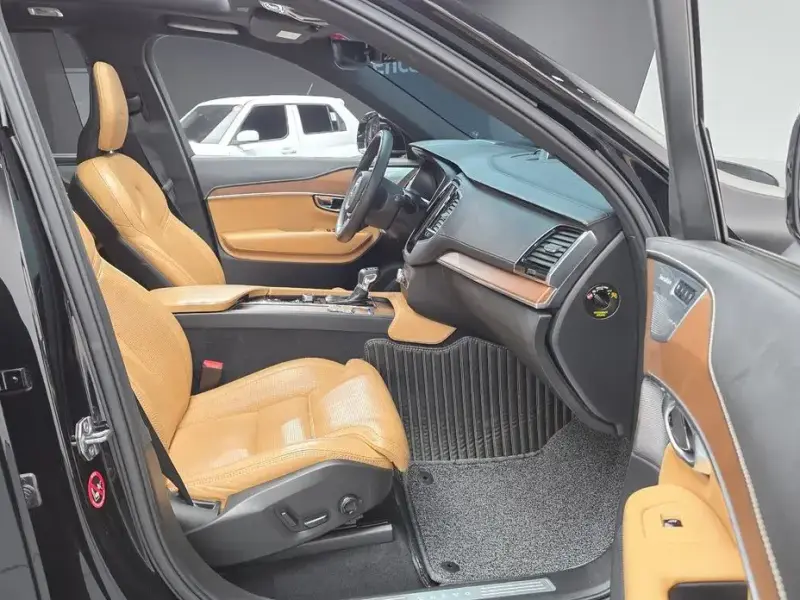 2019 Volvo XC90 с пробегом 68 130 км