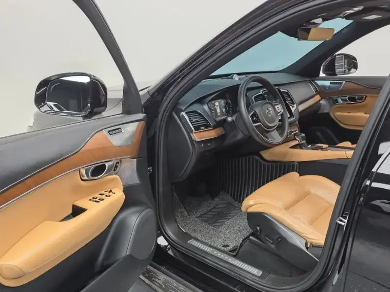 2019 Volvo XC90 с пробегом 68 130 км