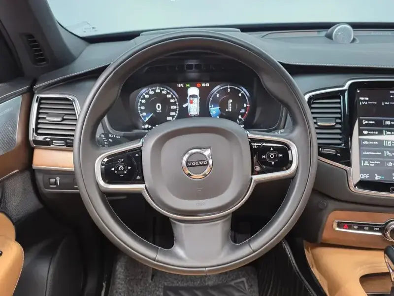 2019 Volvo XC90 с пробегом 68 130 км