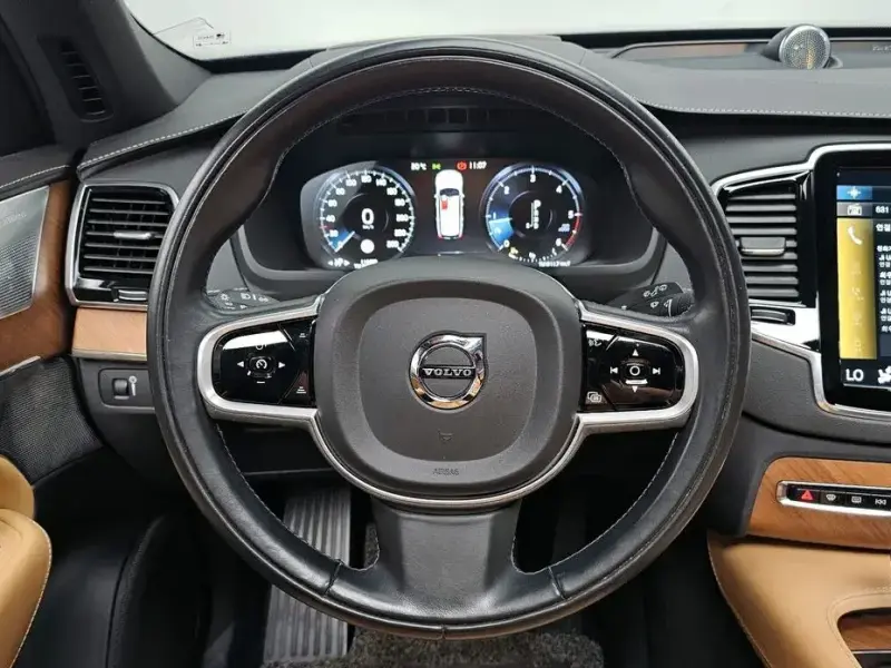 2020 Volvo XC90 с пробегом 114 488 км