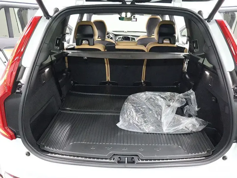 2022 Volvo XC90 с пробегом 28 862 км