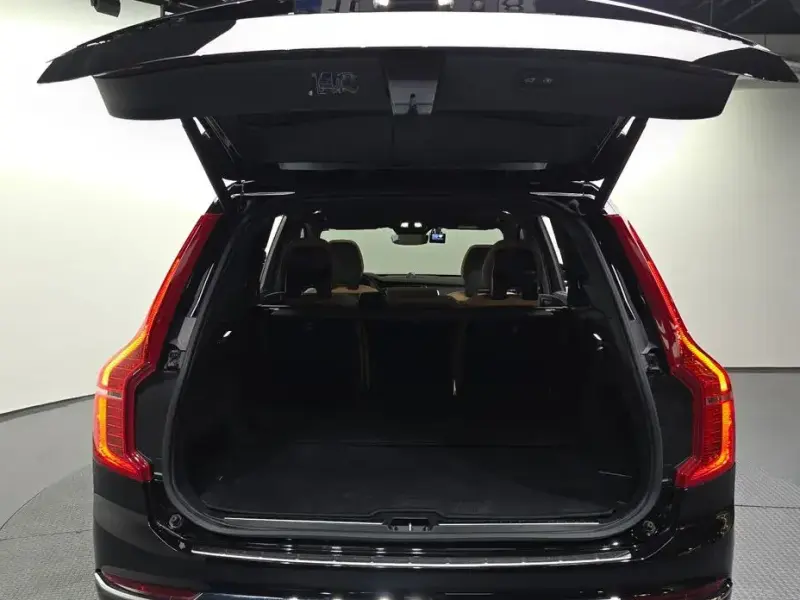 2024 Volvo XC90 с пробегом 56 426 км