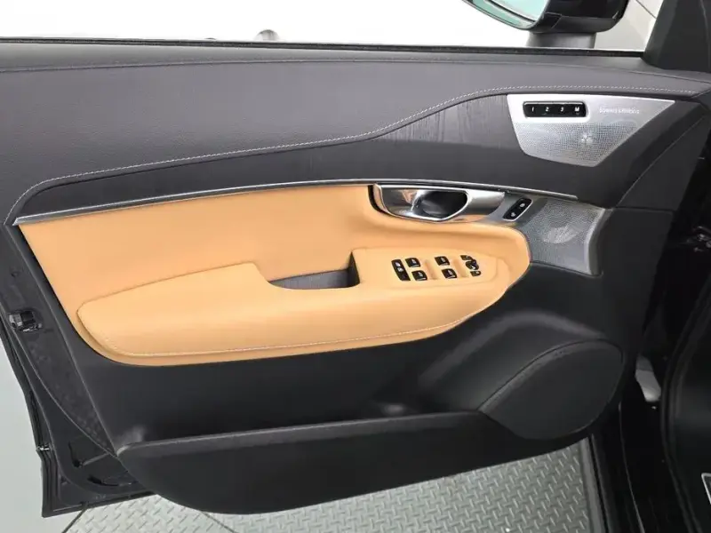 2024 Volvo XC90 с пробегом 56 426 км