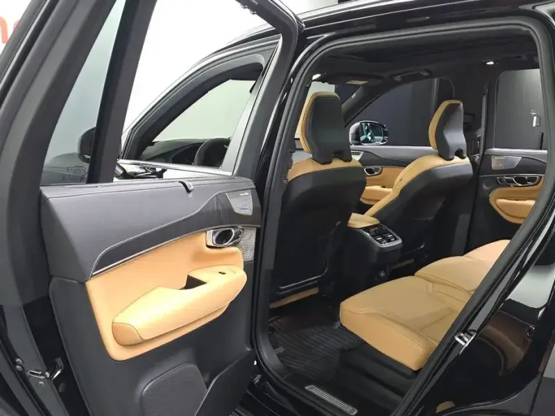 2024 Volvo XC90 с пробегом 56 426 км