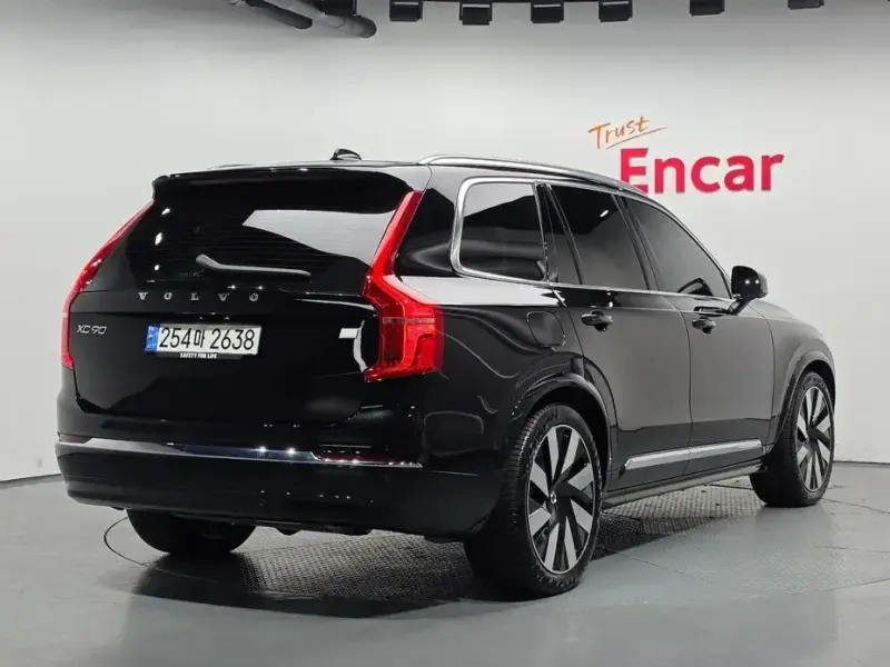 2024 Volvo XC90 с пробегом 8 324 км