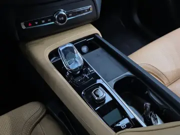 2024 Volvo XC90 с пробегом 8 324 км
