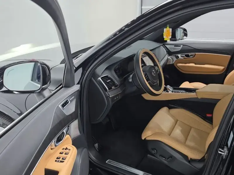 2024 Volvo XC90 с пробегом 8 324 км