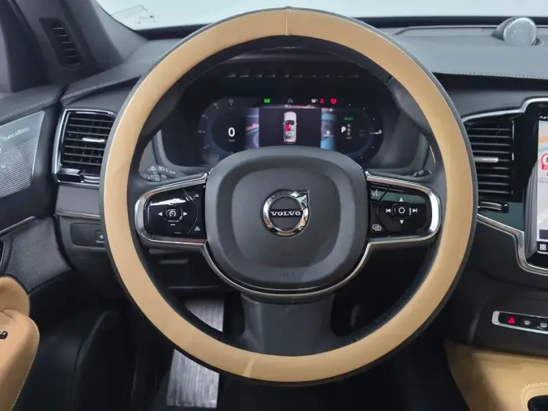 2024 Volvo XC90 с пробегом 8 324 км