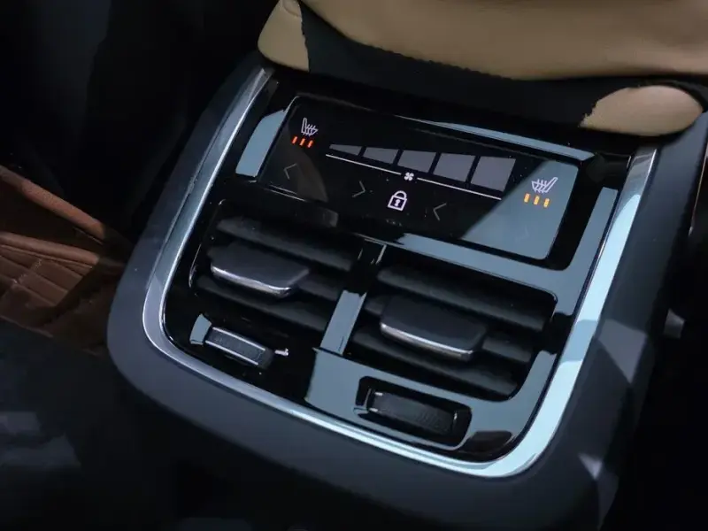 2024 Volvo XC90 с пробегом 8 324 км