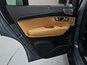 2021 Volvo XC90 с пробегом 88 910 км