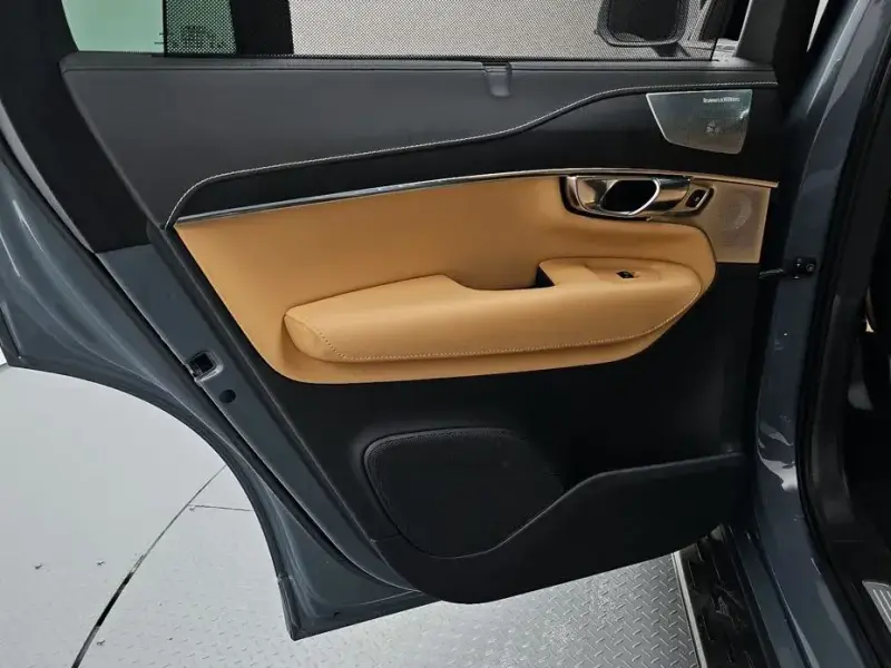2021 Volvo XC90 с пробегом 88 910 км