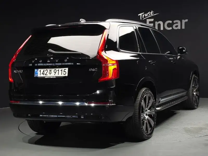 2025 Volvo XC90 с пробегом 8 458 км