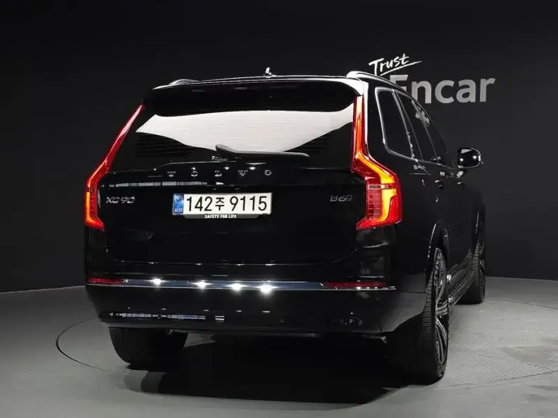 2025 Volvo XC90 с пробегом 8 458 км