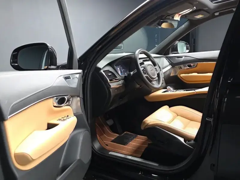 2025 Volvo XC90 с пробегом 8 458 км