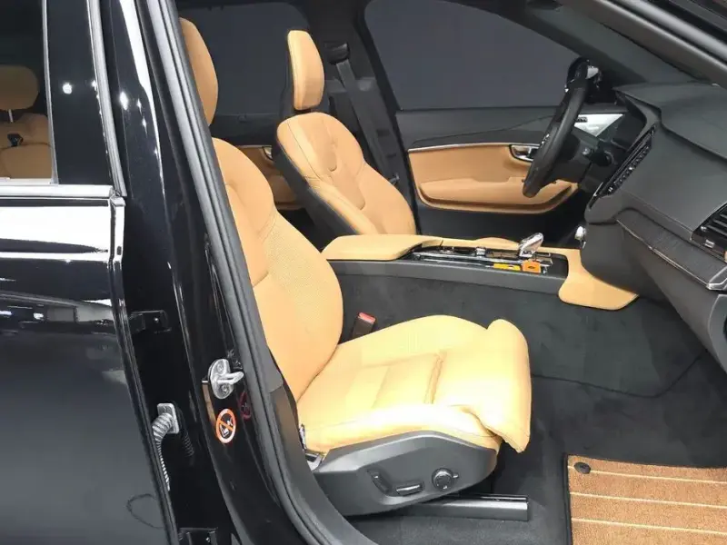 2025 Volvo XC90 с пробегом 8 458 км