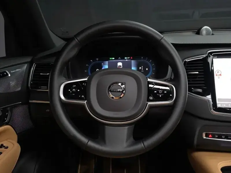 2025 Volvo XC90 с пробегом 8 458 км